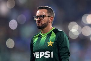 IND vs PAK: बॉलिंग क्यों ली, तारिक को लाने में देरी कैसे हुई, पाकिस्तानी कोच ने भारत से हार के बाद बताई अंदर की बातें SportsTak Hindi