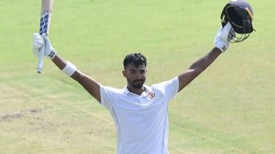Ranji Trophy semi final: देवदत्त पडिक्कल ने ठोका अपने फर्स्ट क्लास करियर का पहला दोहरा शतक, 29 चौके और छक्कों के दम पर खेली 232 रन की पारी SportsTak Hindi
