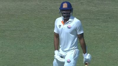 41 साल के भारतीय खिलाड़ी का कमाल, रणजी ट्रॉफी के इतिहास में इस मुकाम पर पहुंचने वाला बना दूसरा क्रिकेटर SportsTak Hindi