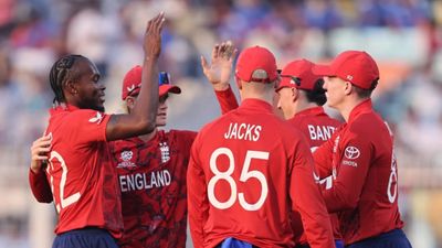 ENG vs ITA: 26वें नंबर की टीम इटली को हराने में इंग्लैंड के छूटे पसीने, करन ने पलटा पासा, 24 रन की जीत से सुपर-8 में बनाई जगह SportsTak Hindi