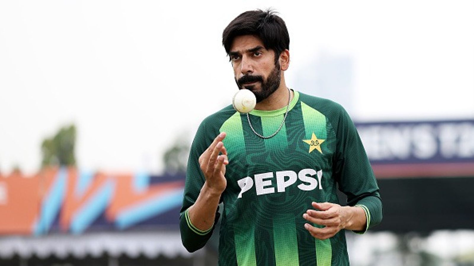 भारत के खिलाफ हार के बाद उस्मान तारिक का बड़ा बयान, बताया अगली बार क्या होगी प्लानिंग, बाबर- शाहीन पर तोड़ी चुप्पी ट्रेनिंग के दौरान उस्मान तारिक (photo: getty)