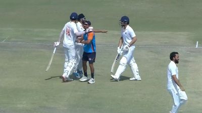 Ranji Trophy: जम्मू कश्मीर का करिश्मा, पहली बार रणजी फाइनल में बनाई जगह, बंगाल को 6 विकेट से पीटा SportsTak Hindi