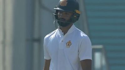 रणजी सेमीफाइनल में इंजर्ड हुआ RCB का धाकड़ बल्लेबाज, IPL खेलने पर मंडराया संकट evdutt Padikkal during the Ranji Trophy semi-final