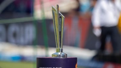 T20 World Cup 2026 की 20 में 12 टीमें बाहर, भारत-पाकिस्तान सहित सुपर 8 में पहुंची ये टीमें, जानें पूरा शेड्यूल Trophy prior to the the ICC Men's T20 World Cup