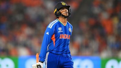 अभिषेक शर्मा का T20 WC में बुरा हाल, लगातार तीसरी बार बिना खाता खोले हुए आउट, जानें क्यों पहनी थी सिराज की जर्सी SportsTak Hindi