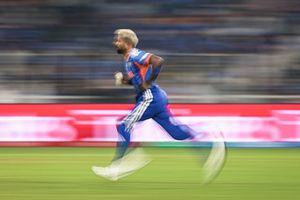 हार्दिक पंड्या ने गेंद और बल्ले से लूटी महफिल, ऐसा करने वाले बने भारत के पहले क्रिकेटर SportsTak Hindi