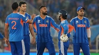 वरुण चक्रवर्ती ने इम्पैक्ट प्लेयर का अवॉर्ड जीता. (PC: Getty)