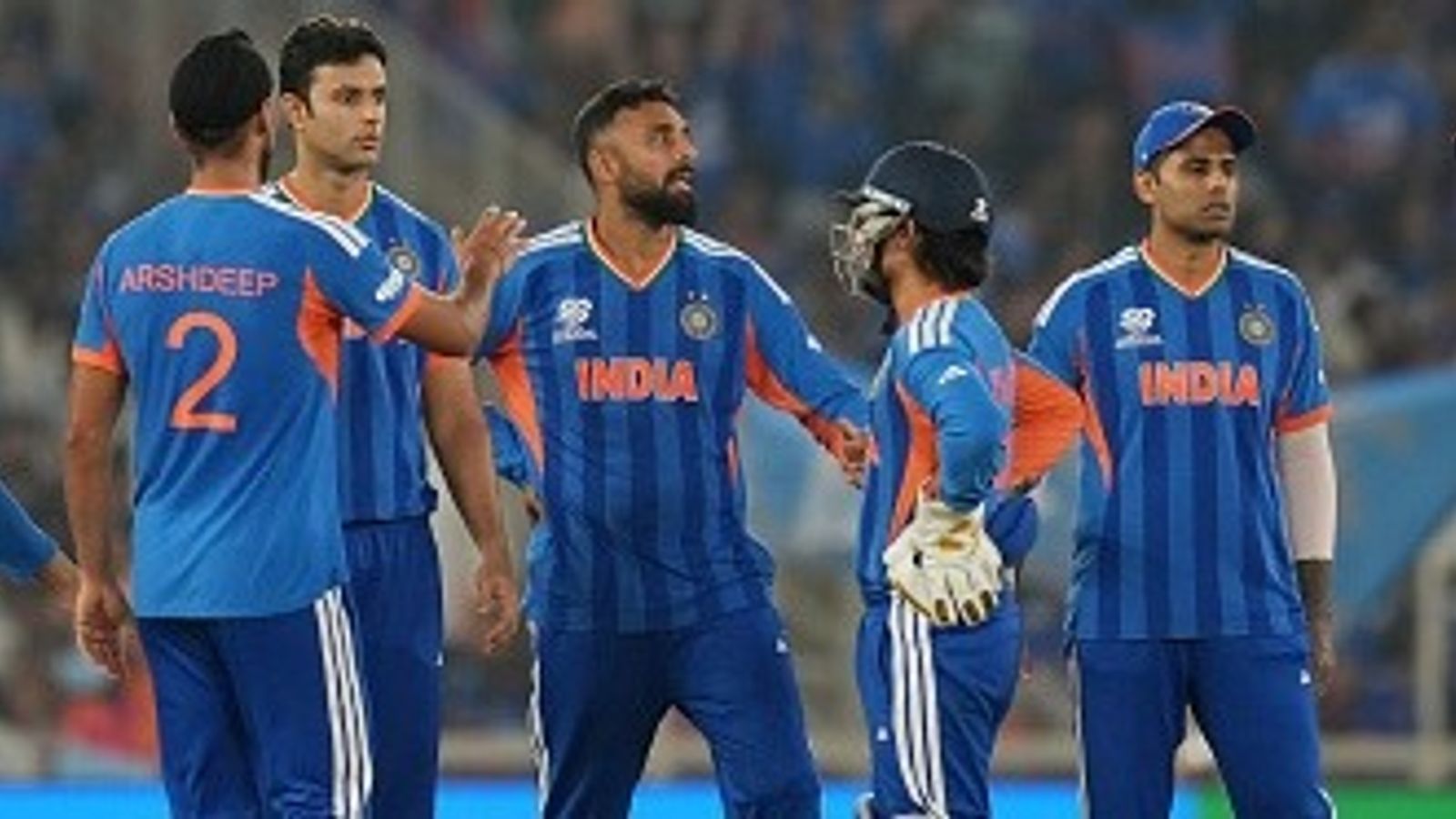 शिवम दुबे नहीं, इस खिलाड़ी को मिला टीम इंडिया के इम्पैक्ट प्लेयर का अवॉर्ड, साथ में चेतावनी भी दी, Video वरुण चक्रवर्ती ने इम्पैक्ट प्लेयर का अवॉर्ड जीता. (PC: Getty)