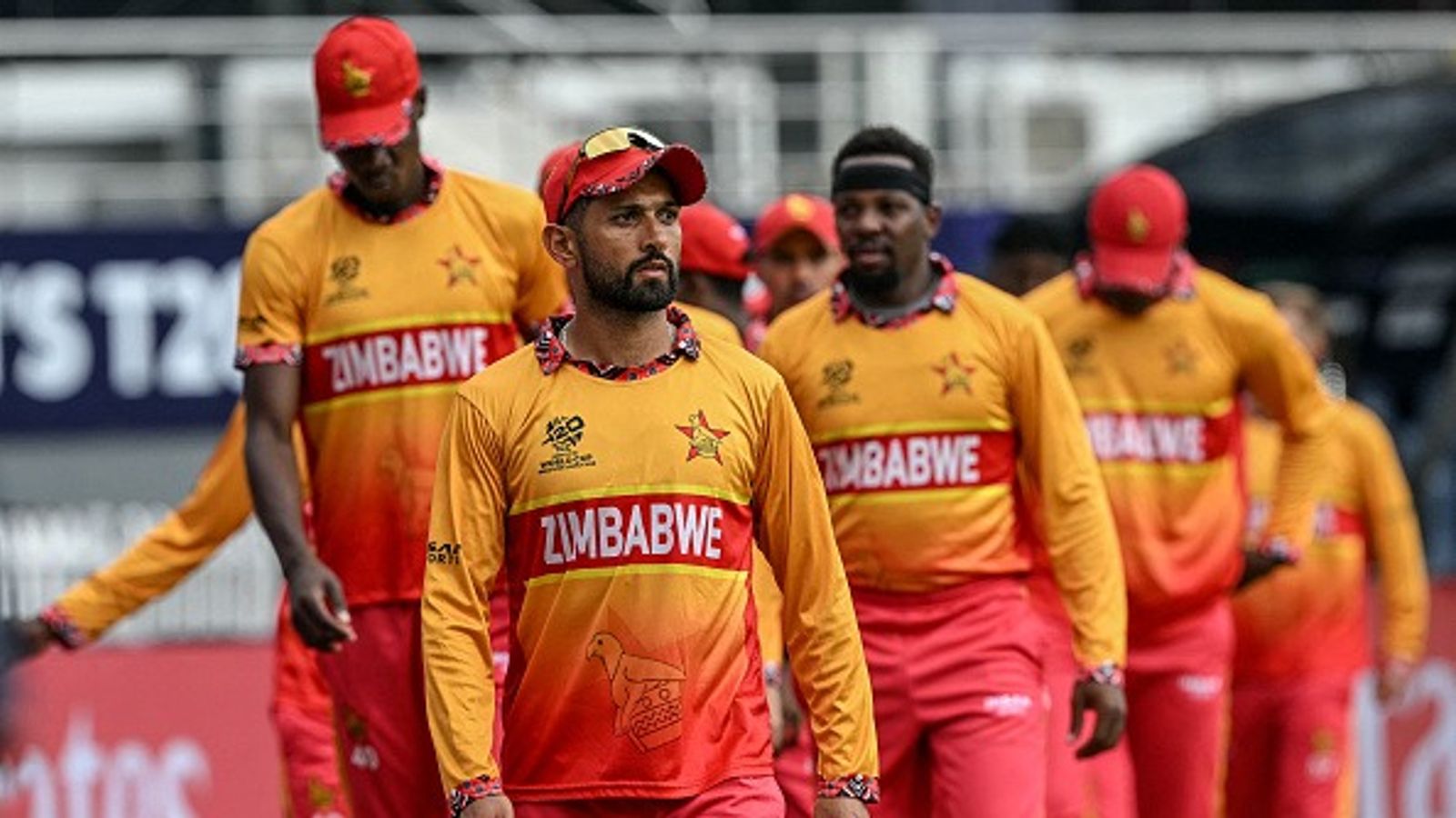 ZIM vs SL : ऑस्ट्रेलिया के बाद जिम्बाब्वे ने श्रीलंका का बैंड बजाया, सिकंदर की सेना ने 6 विकेट से जीता मुकाबला जिम्बाब्वे के खिलाड़ियों संग सिकंदर रजा