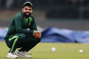 भारत का नाम लेकर पाकिस्तानी दिग्गजों पर पलटवार करने के बाद मुश्किल में फंसे शादाब खान, PCB ले सकता है एक्शन! SportsTak Hindi