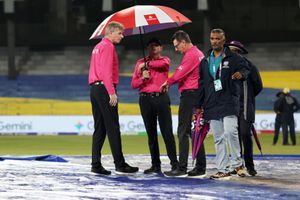 PAK vs NZ: पाकिस्तान-न्यूजीलैंड मैच में कब होगी ओवर्स की कटौती, 5 ओवर के मुकाबले के लिए क्या है कट ऑफ टाइम SportsTak Hindi