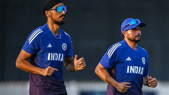 Arshdeep Singh (L) and Kuldeep Yadav a
