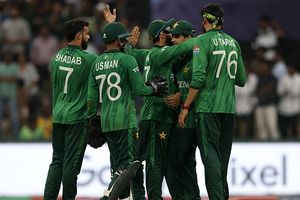 अतीत में जी रहा है पाकिस्तान, भारत के पूर्व गेंदबाज ने जमकर लताड़ा, कहा- वो भारत के बारे में बात करने पर तुले हुए हैं SportsTak Hindi