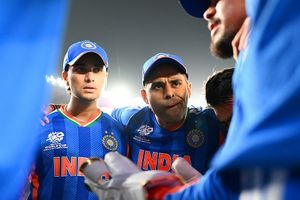 साउथ अफ्रीका के खिलाफ मुकाबले से पहले क्या युवराज सिंह से मिले अभिषेक शर्मा, यहां जानें सबकुछ SportsTak Hindi