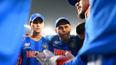 साउथ अफ्रीका के खिलाफ मुकाबले से पहले क्या युवराज सिंह से मिले अभिषेक शर्मा, यहां जानें सबकुछ SportsTak Hindi