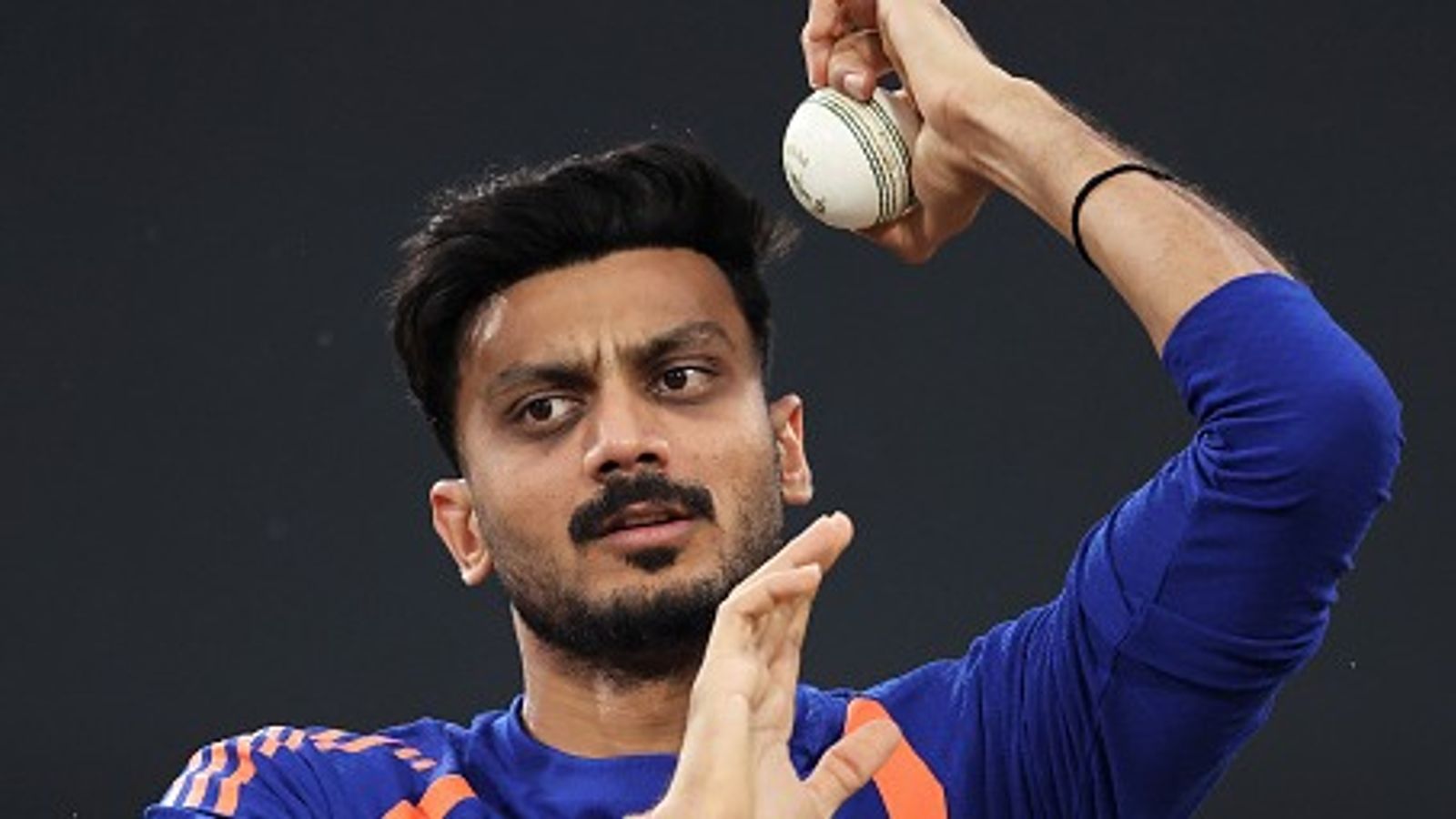 अक्षर पटेल को न खिलाकर टीम इंडिया ने कर दी गलती, साउथ अफ्रीका के हाथों शर्मनाक हार के बाद कोच ने कोसा अक्षर पटेल को साउथ अफ्रीका के खिलाफ नहीं खिलाया गया. (PC: Getty)