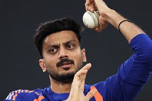 अक्षर पटेल को न खिलाकर टीम इंडिया ने कर दी गलती, साउथ अफ्रीका के हाथों शर्मनाक हार के बाद कोच ने कोसा SportsTak Hindi