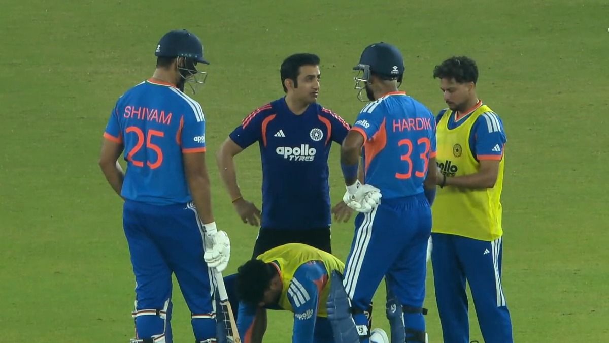 गौतम गंभीर ड्रिंक्स ब्रेक के दौरान हार्दिक पंड्या और शिवम दुबे के साथ. (Photo: Screenshot)