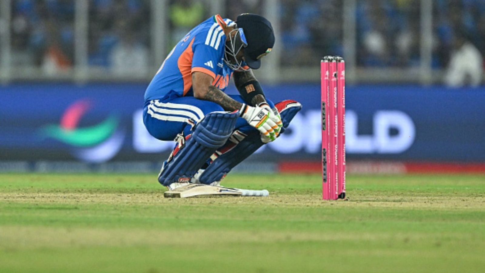 भारत कैसे अगले दोनों मैच जीतकर भी सुपर-8 से हो सकता है बाहर, ऐसे टूट जाएगा सूर्या का सपना सूर्यकुमार यादव की कप्तानी वाली टीम इंडिया टी20 वर्ल्ड कप में मुश्किल में है. (Photo: Getty)