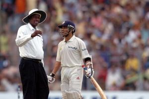 सचिन तेंदुलकर को आउट देने वाले अंपायर ने 20 साल बाद मानी अपनी गलती, ऑस्ट्रेलिया के खिलाफ हुआ था विवाद SportsTak Hindi