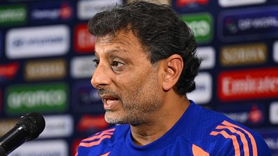 साउथ अफ्रीका के खिलाफ बैटिंग फ्लॉप होने के बाद क्या टेंशन में है भारतीय टीम, सितांशु कोटक ने दिया जवाब SportsTak Hindi