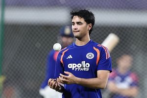 अभिषेक शर्मा की खराब फॉर्म पर टीम इंडिया के बैटिंग कोच ने तोड़ी चुप्पी, बताई अंदर की बात SportsTak Hindi