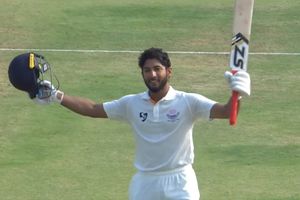 Ranji Final : शुभम के शतक से रणजी चैंपियन बनने की तरफ जम्मू एंड कश्मीर, 527 रनों से कर्नाटक पर कसा शिकंजा SportsTak Hindi