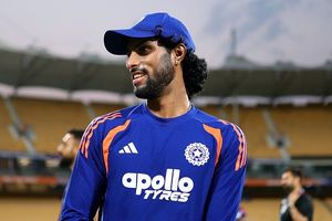 तिलक वर्मा को जिम्बाब्वे के खिलाफ कर दिया जाएगा ड्रॉप, सितांशु कोटक ने फ्लॉप बैटिंग पर दिया बड़ा बयान SportsTak Hindi