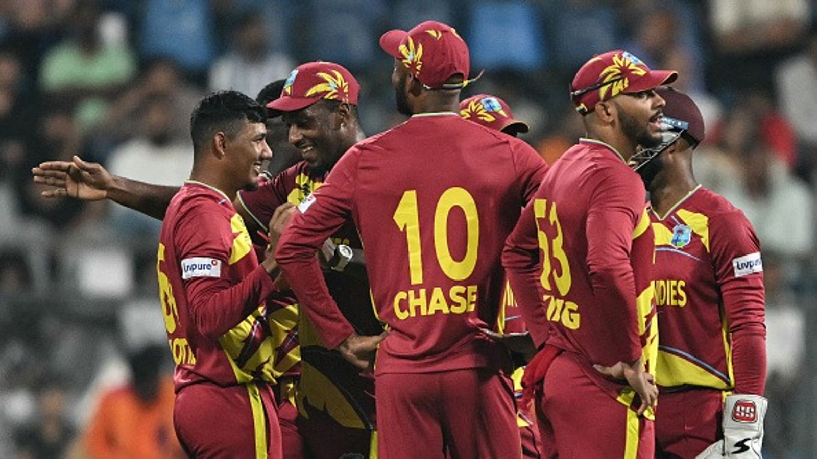 क्या वेस्ट इंडीज की धमाकेदार बैटिंग से डर गई है टीम इंडिया, भारतीय कोच ने खोला राज विकेट लेने के बाद जश्न मनाती वेस्ट इंडीज की टीम (photo: getty)