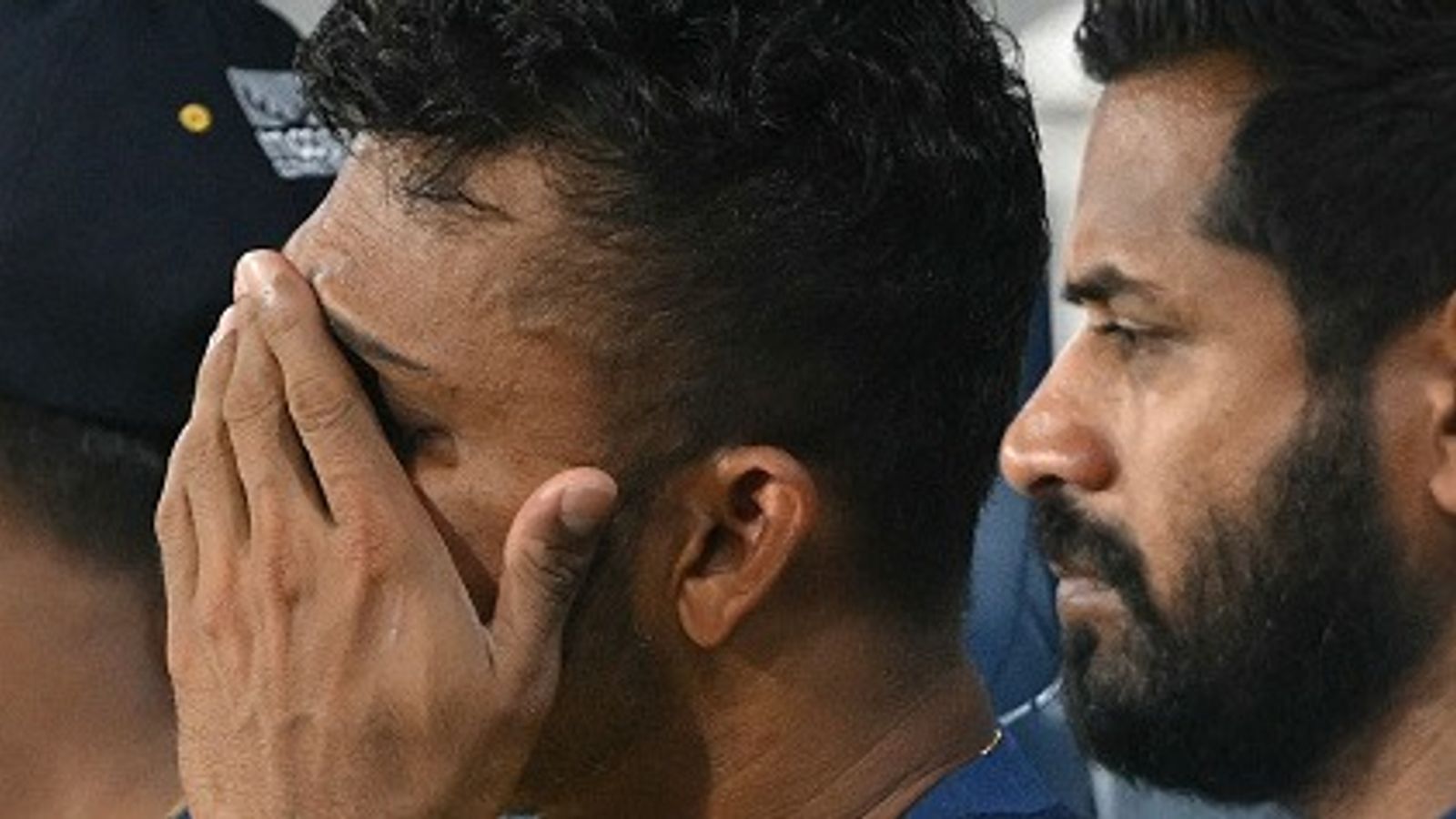 T20 World Cup से बाहर होने के बाद श्रीलंकाई कप्तान ने मांगी माफी, कहा- खुश होने के लिए लोगों को कोई जीत नहीं दी न्यूजीलैंड के खिलाफ मैच के दौरान दासुन शनाका (PC: Getty)