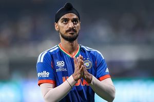 अर्शदीप सिंह के पिता ने वेस्ट इंडीज के बल्लेबाजों को कोसा, गाली दी, जिम्बाब्वे के खिलाफ भारत की जीत के बाद गेंदबाज का खुलासा SportsTak Hindi