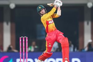 कौन हैं ब्रायन बेनेट, जिन्हें आउट करना मुश्किल ही नहीं नामुमकिन हो गया! क्रिकेटर्स के स्कूल से पढ़ाई और पिता है किसान SportsTak Hindi