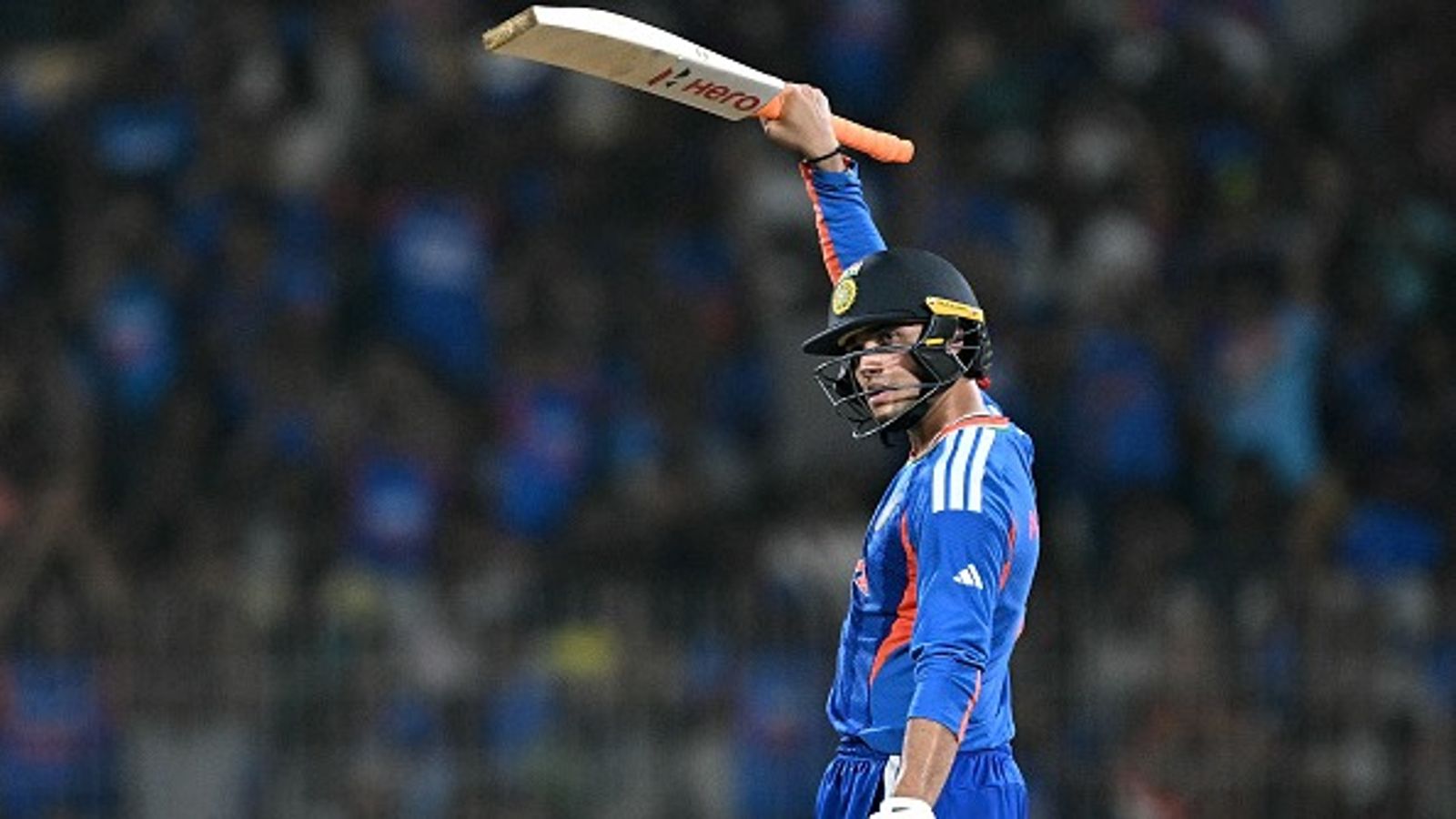 अभिषेक शर्मा ने सुनील गावस्कर को चौंकाया, चार मैचों में फ्लॉप होने के बाद बदल डाला बैटिंग का अंदाज अर्धशतक का जश्न मनाते अभिषेक शर्मा (PC: Getty)