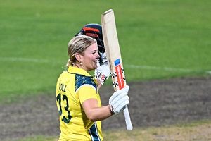 IND vs AUS : ऑस्ट्रेलिया का पलटवार, जॉर्जिया वोल के शतक से भारत के खिलाफ वनडे सीरीज पर किया कब्जा SportsTak Hindi