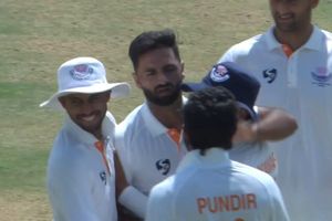 Ranji Final : 477 रनों से पीछे होकर फंसा कर्नाटक, अब पहली बार रणजी चैंपियन बनने के करीब जम्मू कश्मीर SportsTak Hindi