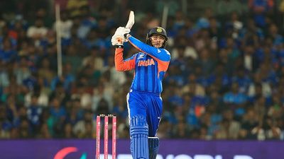 अभिषेक शर्मा वर्ल्ड कप में फॉर्म वापस पाने के बाद हुए इमोशनल, कहा - कोच और खिलाड़ियों ने... Abhishek Sharma of India