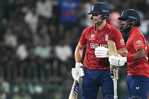 ENG vs NZ : इंग्लैंड ने पाकिस्तान को रखा जिंदा, न्यूजीलैंड को अंग्रेजों ने चार विकेट से दी मात SportsTak Hindi