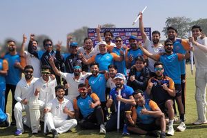 जम्मू-कश्मीर ने रचा इतिहास, पहली बार जीता रणजी ट्रॉफी का खिताब, कर्नाटक को पहली पारी की बढ़त के दम पर दी मात SportsTak Hindi