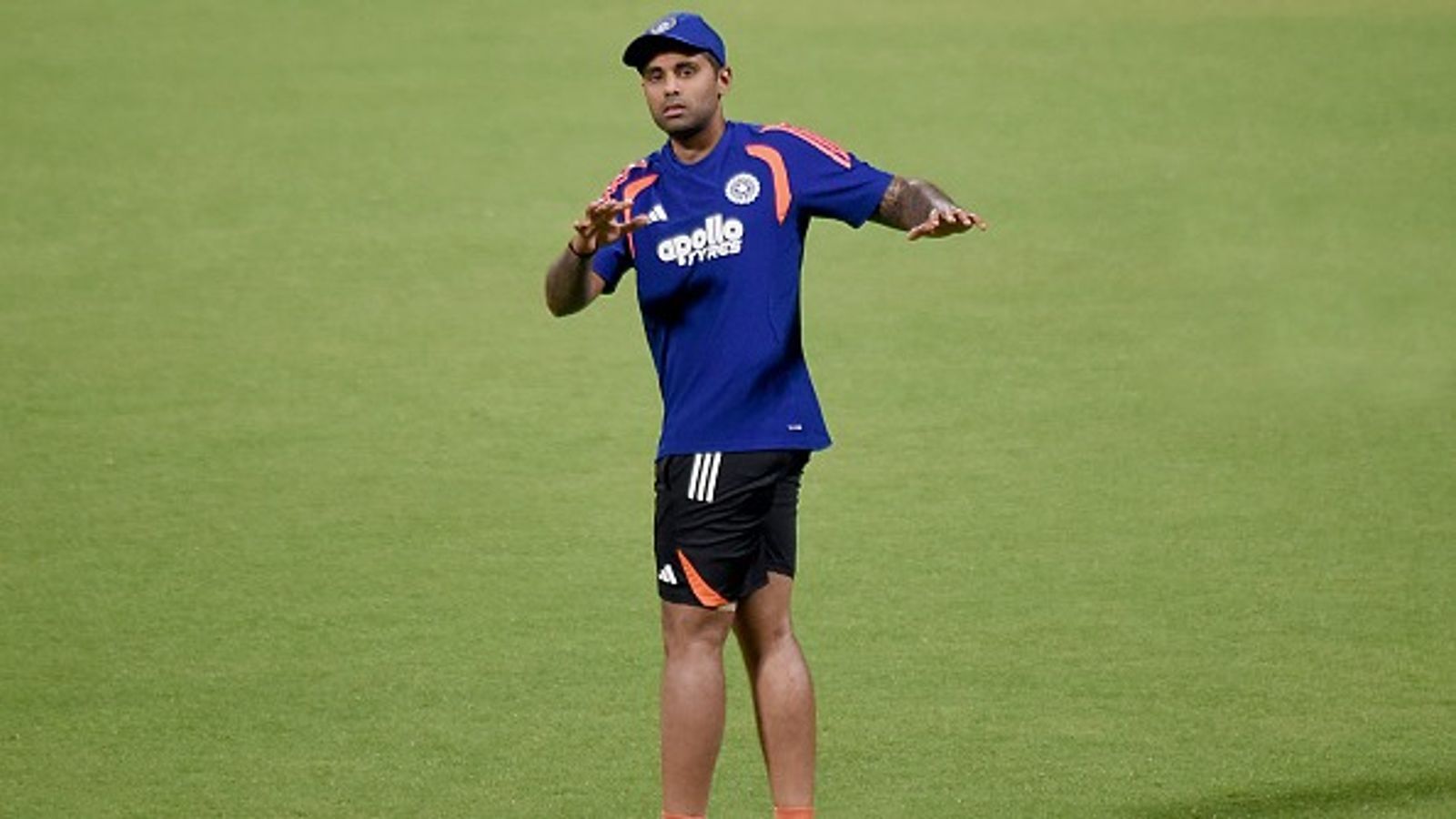 IND vs WI Weather Update: क्या भारत - वेस्ट इंडीज के 'क्वार्टर फाइनल' पर बारिश का खतरा है? जानें कोलकाता के मौसम का हाल वेस्ट इंडीज के खिलाफ मैच से पहल प्रैक्टिस सेशन के दौरान सूर्यकुमार यादव (PC: Getty)