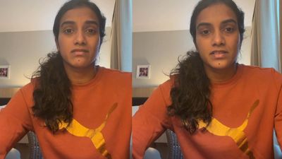 US-Israel attacks Iran: दुबई एयरपोर्ट पर हुए धमाके में पीवी सिंधु के कोच बाल-बाल बचे, डर और टेंशन में भारतीय स्टार SportsTak Hindi