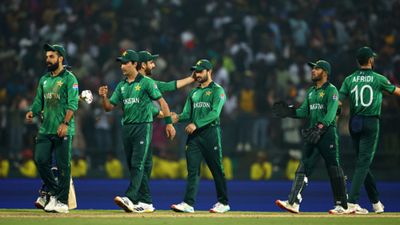 पाकिस्तानी टीम को अपनों से मिल रही लानत-मलामत, अफरीदी से लेकर अख्तर और शहजाद ने जमकर धोया SportsTak Hindi