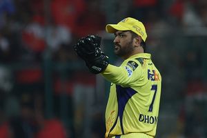 IPL 2026 सीजन के लिए धोनी वाली CSK ने जर्सी की लांच, VIDEO आया सामने SportsTak Hindi