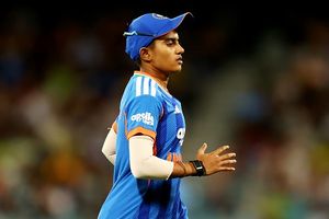 IND vs AUS: 10 ओवर में 106 रन, इस भारतीय गेंदबाज के नाम दर्ज हुआ शर्मनाक रिकॉर्ड, युजवेंद्र चहल पीछे छूटे SportsTak Hindi