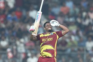 पाकिस्तान के साहिबजादा को पछाड़ आगे निकले वेस्ट इंडीज के शिमरोन हेटमायर, बना डाला ये कीर्तिमान SportsTak Hindi
