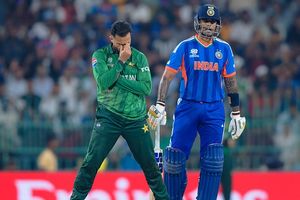 टी20 वर्ल्ड कप में घटिया खेलने वाले पाकिस्तानी क्रिकेटरों पर लाखों रुपये का जुर्माना, भारत से हारने के बाद ही PCB ने तय कर दी थी सजा SportsTak Hindi