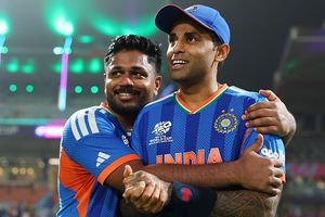 रुलाएगा क्या पगले? सूर्यकुमार यादव ने बांधे तारीफों के पुल तो संजू सैमसन ने दिया मजेदार रिएक्शन, Video SportsTak Hindi