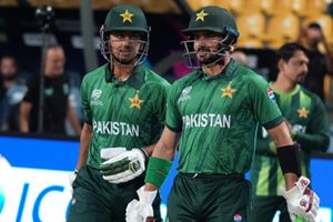 इस पाकिस्तानी के साथ हुई चोट, हंड्रेड ऑक्शन में नहीं मिली जगह, T20 World Cup में बनाए थे सर्वाधिक रन SportsTak Hindi