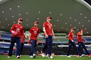 ईरान युद्ध के चलते इंग्लैंड-पाकिस्तान सीरीज बीच में ही रद्द, इंग्लिश महिला टीम का यूएई जाना भी कैंसिल SportsTak Hindi