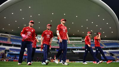 ईरान युद्ध के चलते इंग्लैंड-पाकिस्तान सीरीज बीच में ही रद्द, इंग्लिश महिला टीम का यूएई जाना भी कैंसिल SportsTak Hindi