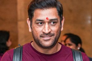 IPL 2026 की तैयारियों के बीच एमएस धोनी पर लगा फाइन, जानें क्या है पूरा मामला SportsTak Hindi